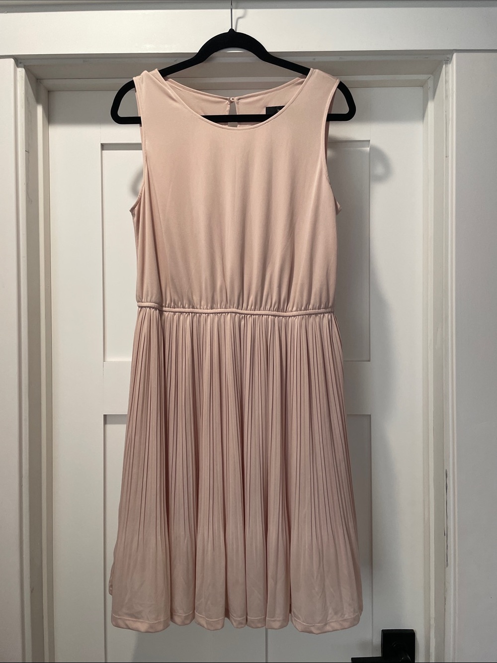 Missimo Sleeveless Pleated Chiffon Dress in Blush Pink - size large